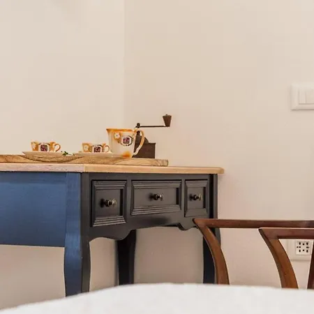 לינה וארוחת בוקר Antico Telaio 4*